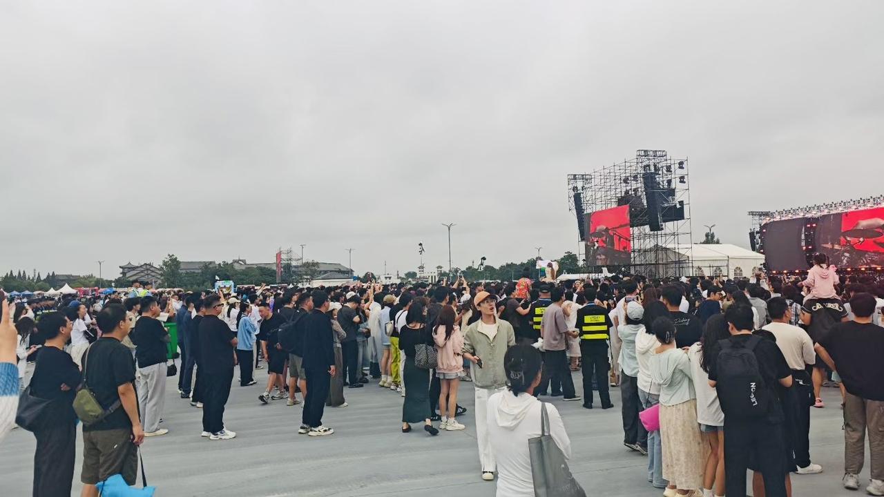 山东枣庄：台儿庄·永恒之城音乐节
嗨爆全场[星星眼][星星眼][星星眼]