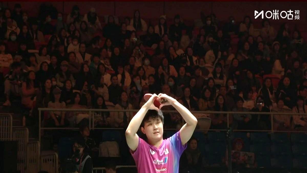 张本智和跑到克罗地亚队解释自己的动作，是怕克罗地亚误解吗？
 

他在赛场上赢了