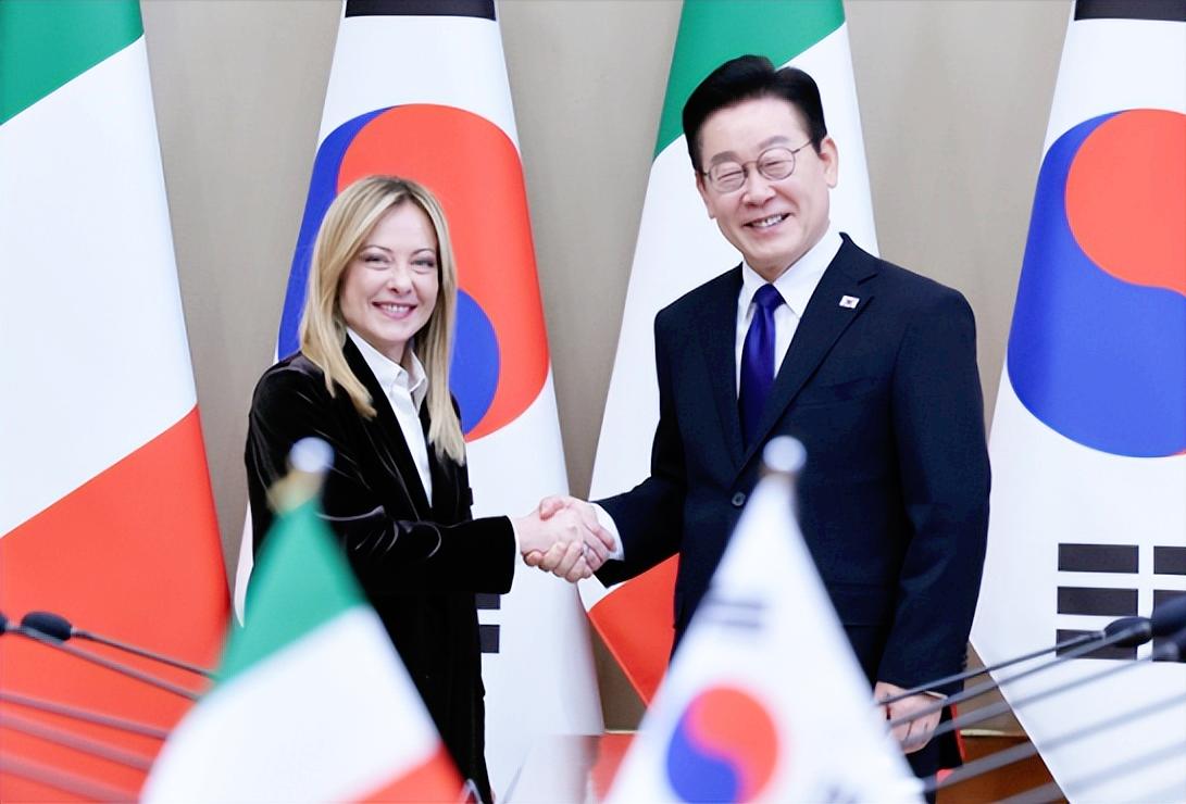时隔19年！意大利总理梅洛尼直奔韩国搞大事，这趟访问直接刷新两项纪录，既是近二十