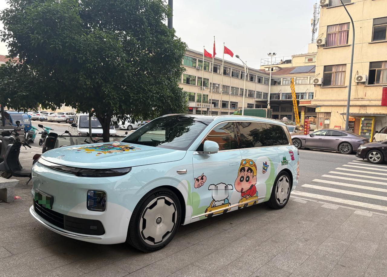 车友们觉得这个蜡笔小新车衣怎么样？是不是很可爱哈哈。很多人觉得D19就是要大气、
