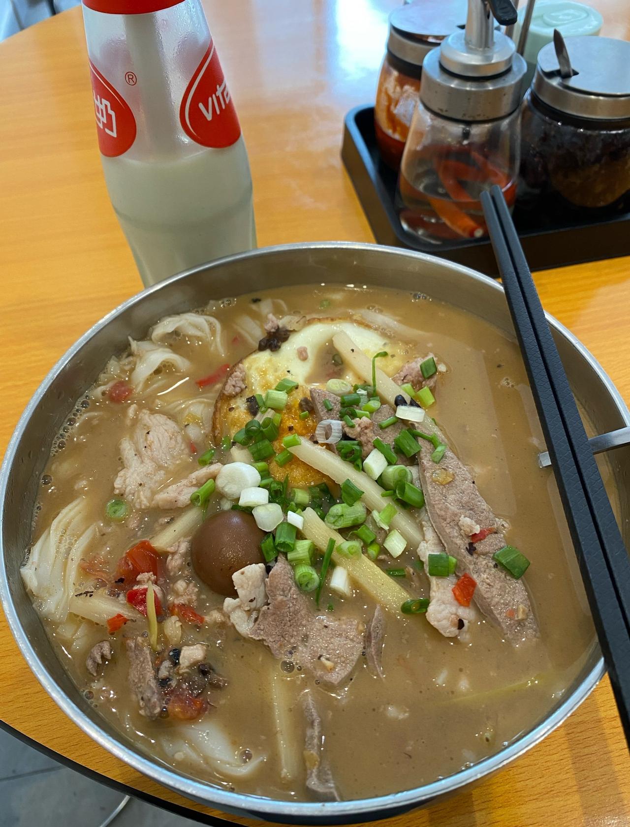 好吃😋
📍广州 金鹏南宁老友粉(花地湾店)
这次点的是    老友猪杂汤粉：