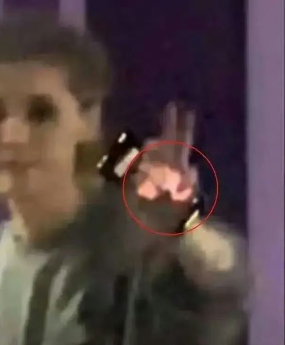 鹿晗屏保人家是情侣鹿晗用关晓彤照片做屏保也正常吧！看来打破分手传闻？这恩爱秀的好