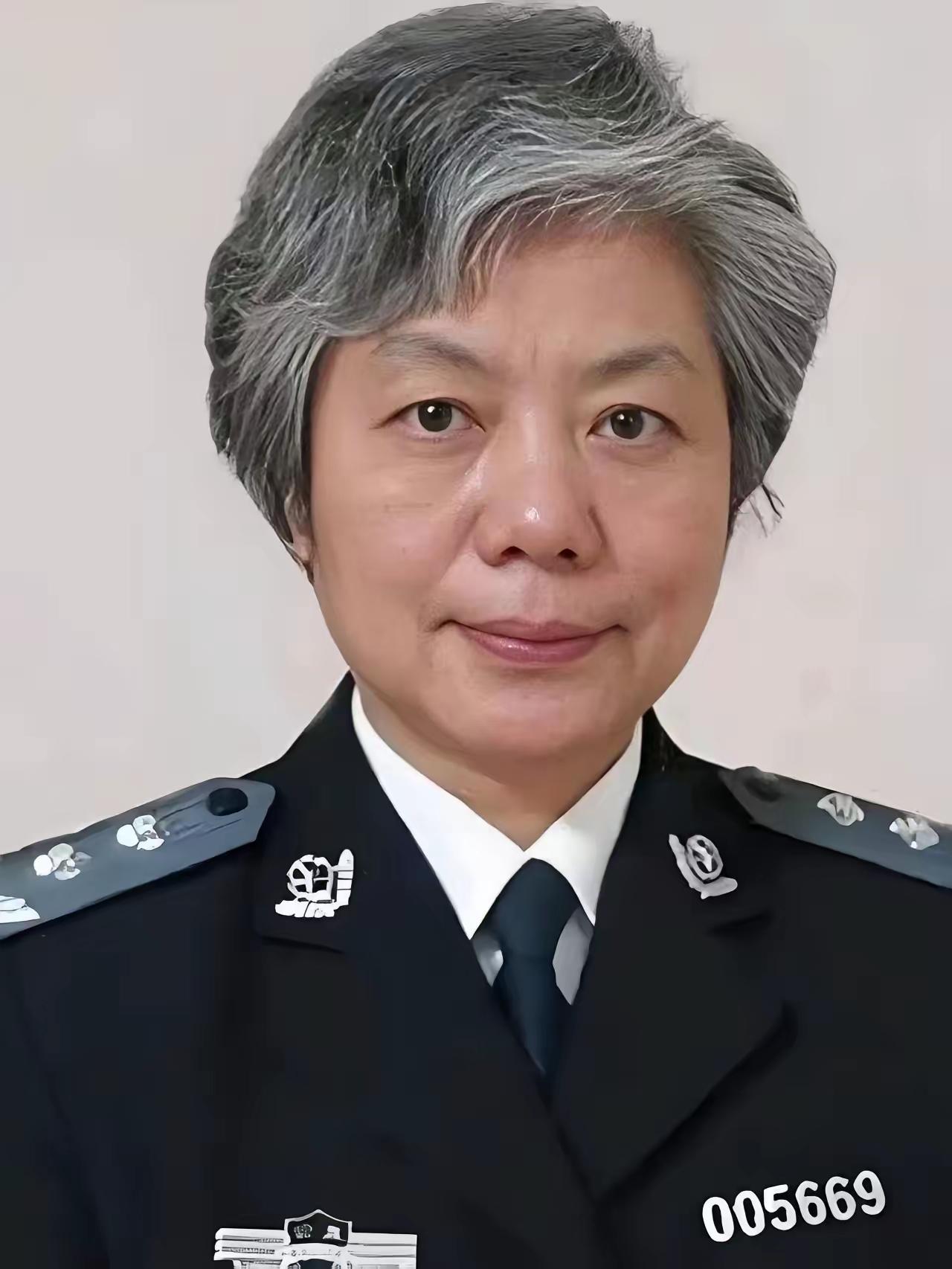 心理学专家李玫瑾说：“凡是对父母冷漠不孝、百般嫌弃，甚至啃老吸血的人，不管他对别