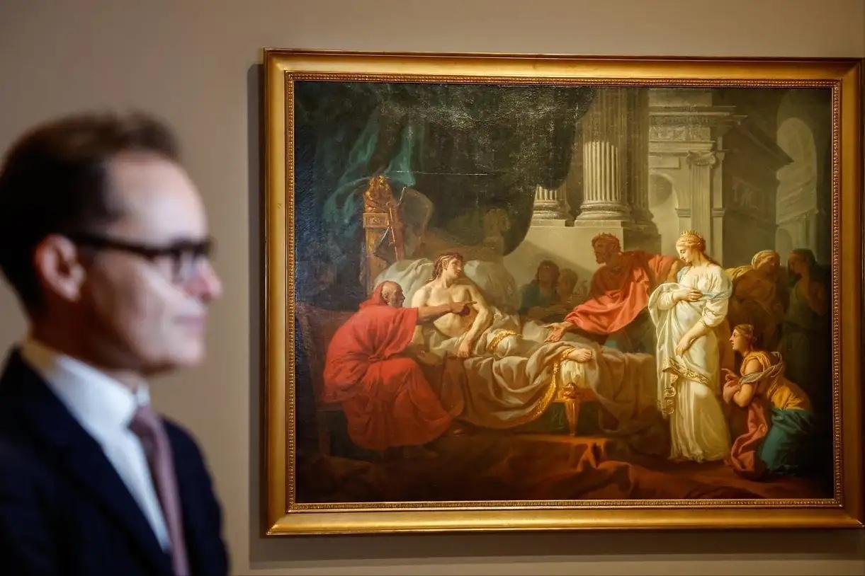 惊天魔盗团了！九件珠宝被盗！

热搜第一条就是卢浮宫被盗，看的我要笑死了，团伙作