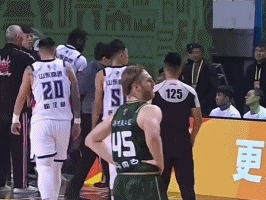 邱彪被罚和武汉女篮的“罚不还口奖”！
因为不满裁判的判罚而“发彪”的邱彪，果然还