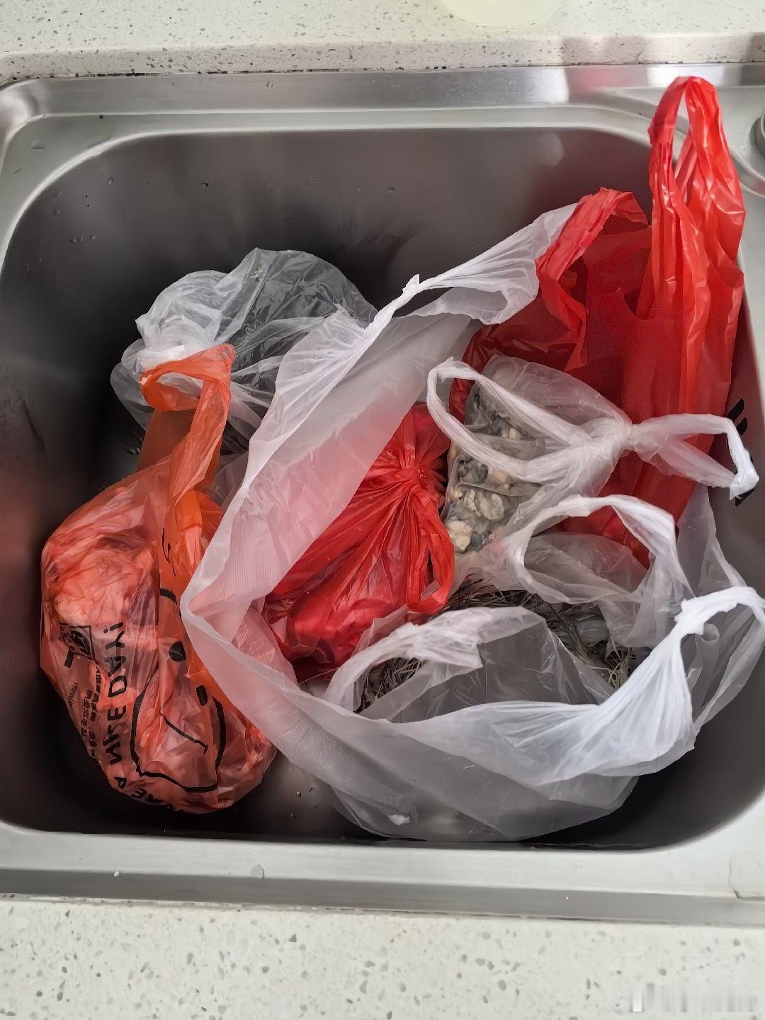 李爷减肥计划 减肥的第一百天。周末，不睡懒觉，菜市场转一圈，满载而归。猪头肉炖玉