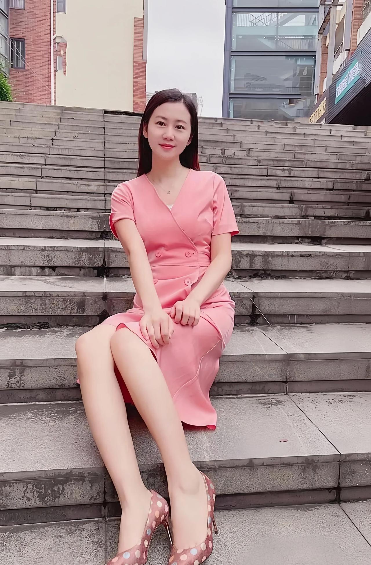 只要自己够自信，穿什么衣服都好看。