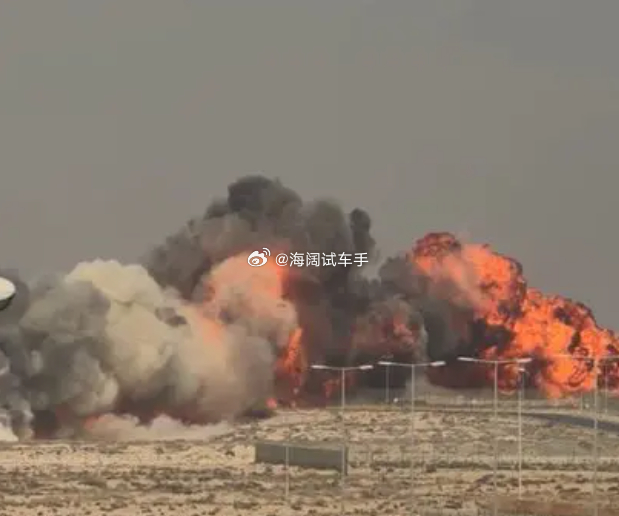 阿三光辉战机迪拜飞行表演时坠毁~~~我们可能永远无法击落光辉战机了！！！因为丫不