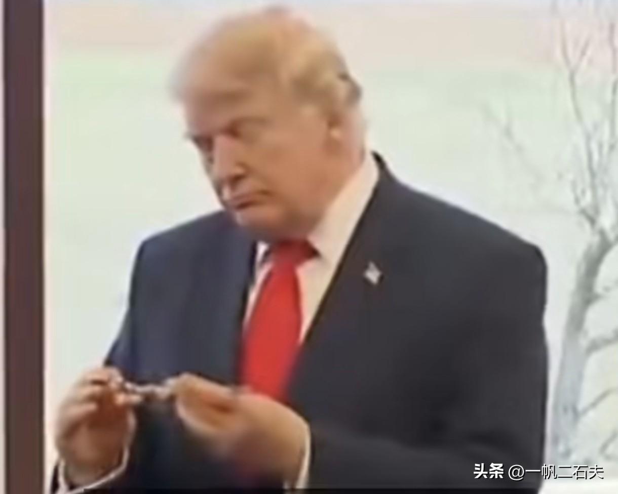 《美国总统特朗普与剪刀》
    [微风][微风][微风][我想静静][微风][