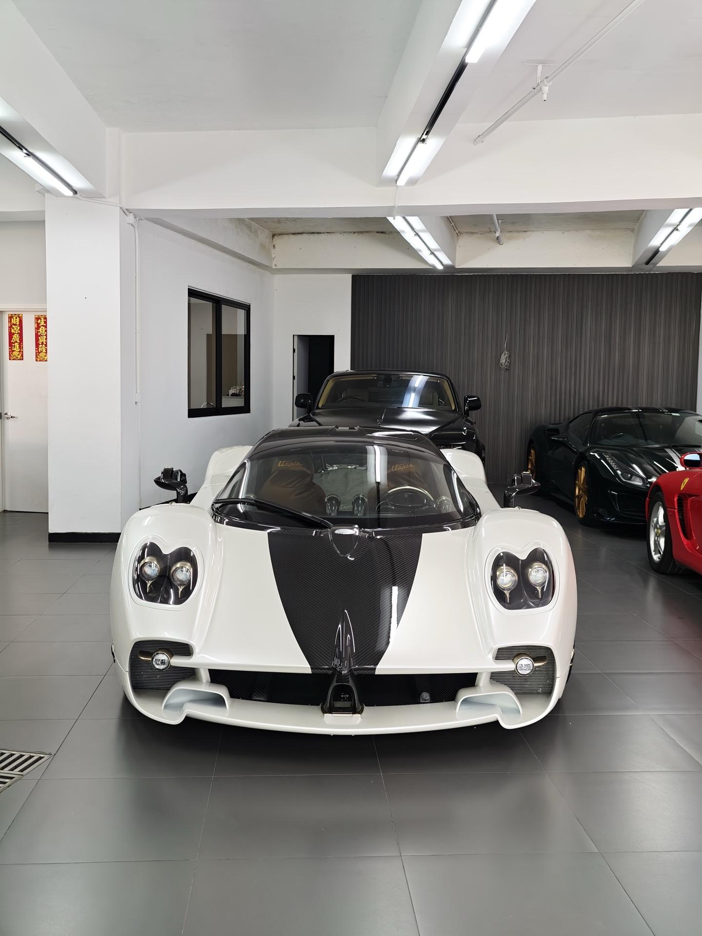 濠江黑白熊猫配色的Pagani Utopia