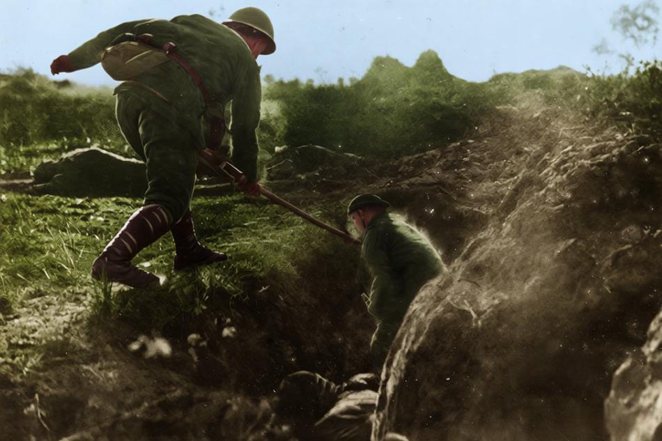 1937年10月下旬淞沪会战后期，上海宝山区大场镇马桥宅一带。照片捕捉了鬼子兵在