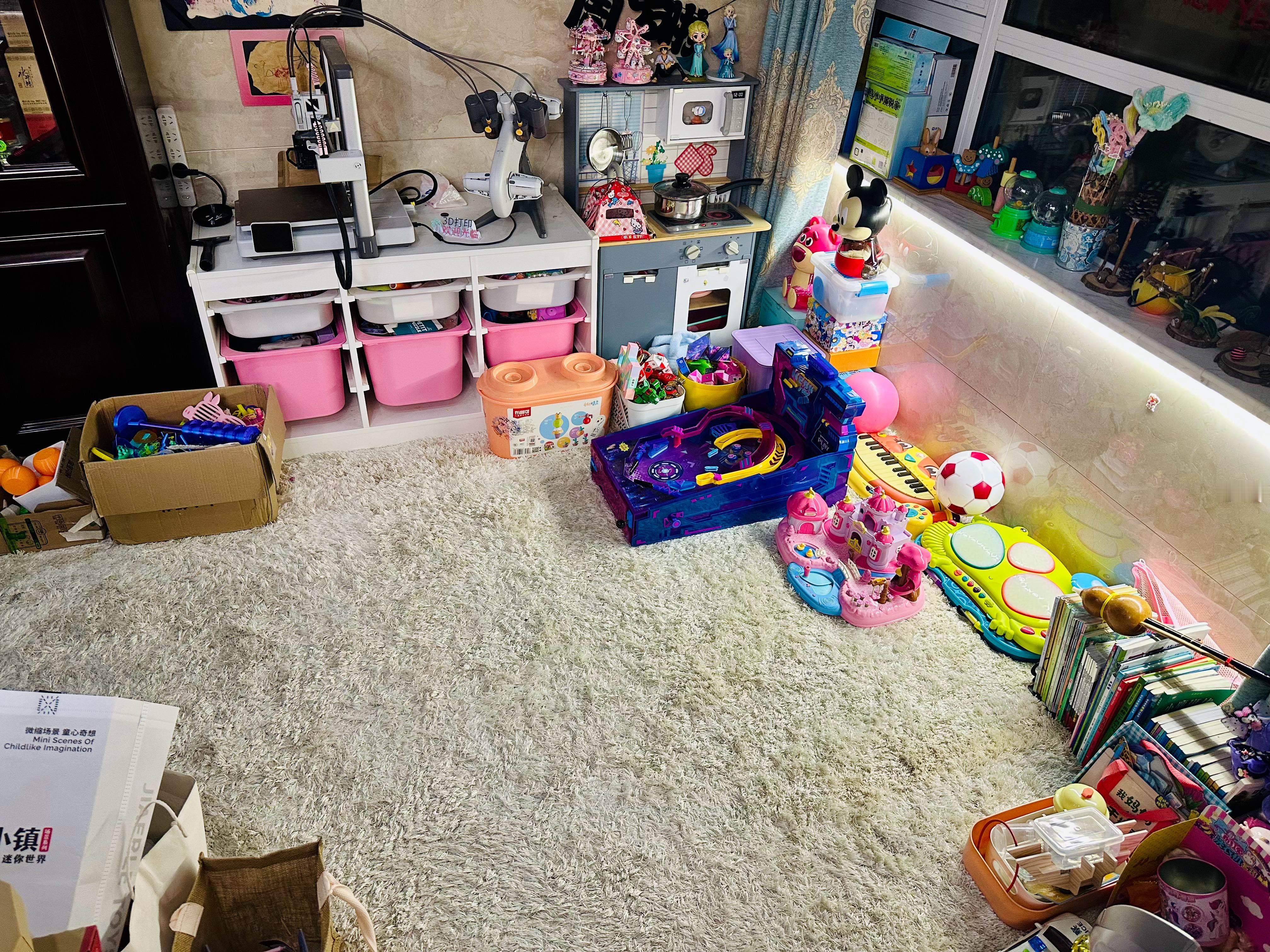 晚上11点开始整理的，不知不觉干活到凌晨3点半，玩具区域总算能走路了我的老腰已经