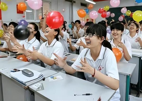 快讯｜全网家长沸腾！“孩子突然开窍”刷屏，这3个信号一出现，离逆袭不远了
 
最