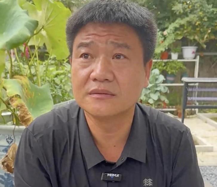 反诈老陈直播间刚开播就被封，认错喊话嘎子高抬贵手！
 
老陈的点全踩在了地雷上。