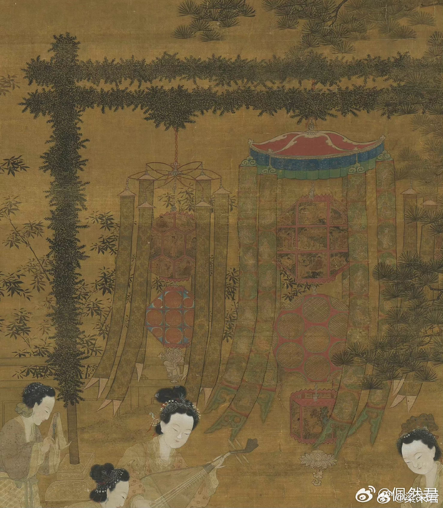 明代球形灯和八角灯的组合呈现（图一二）女性的灯笼耳坠也作此样式邢台博物馆有一件（