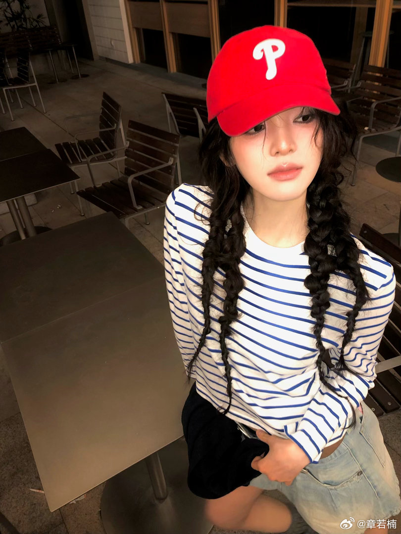 章若楠辣妹随拍 章若楠好权威的九宫格营业随拍完全辣妹来的 漂亮姐姐就该多多营业
