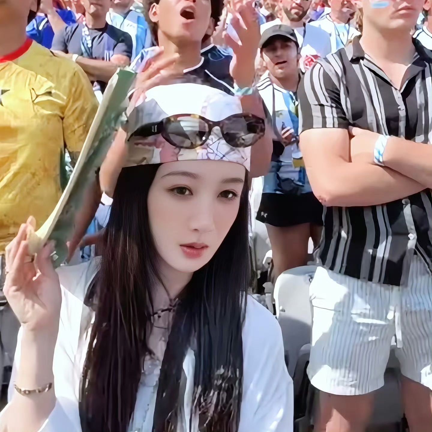 杨紫 风情氛围感拉满，不得不说紫越来越会面对镜头  杨紫｜杨紫玉兰花开君再来杨紫