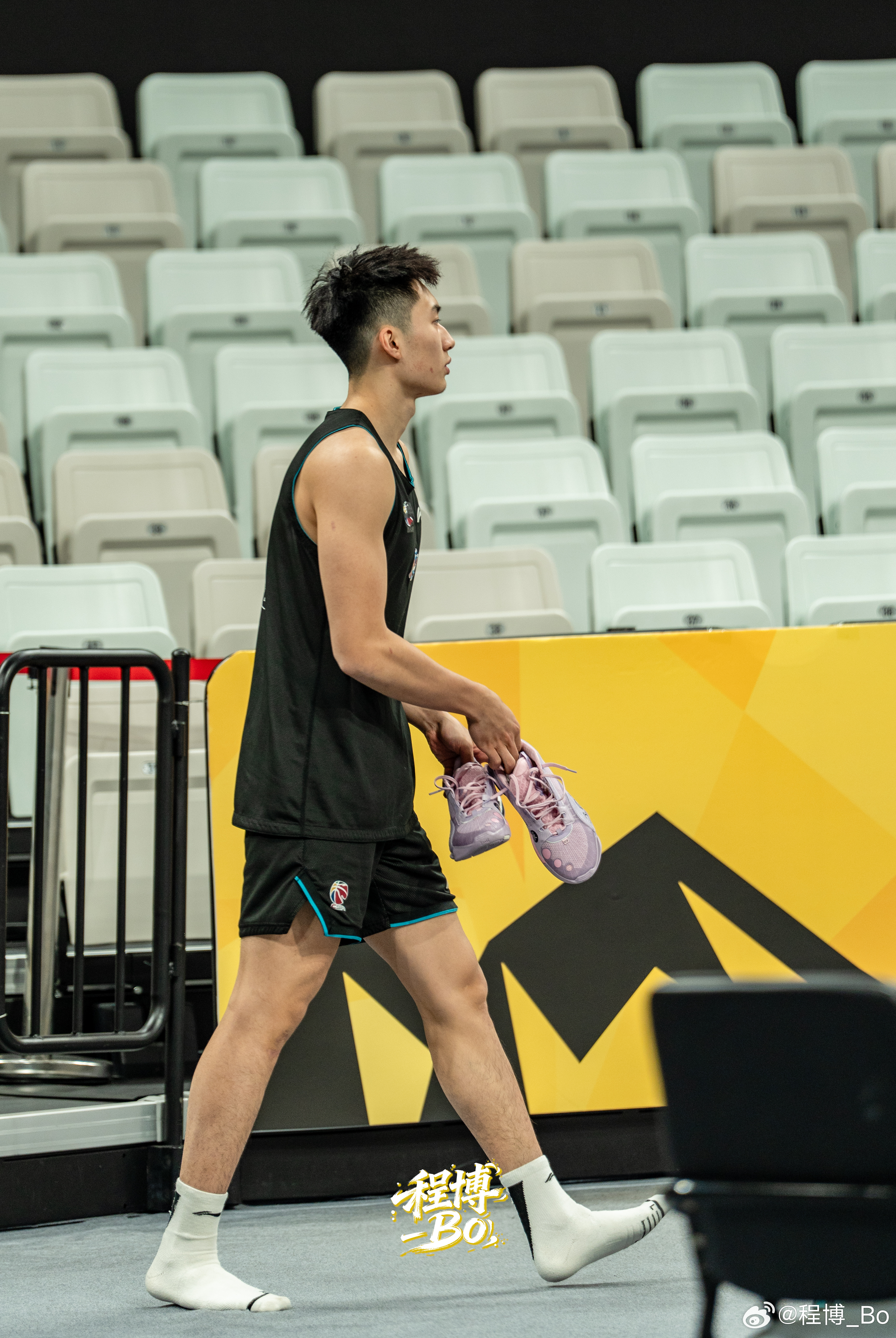 再遇，已是CBA场均14.3分2.1篮板3.2助攻的新秀。广厦男篮vs四川男篮段