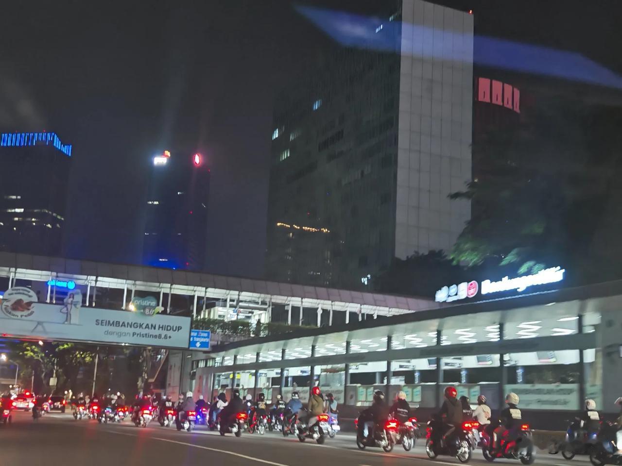 壮观的摩托车🏍队伍
猜猜这是哪里？
