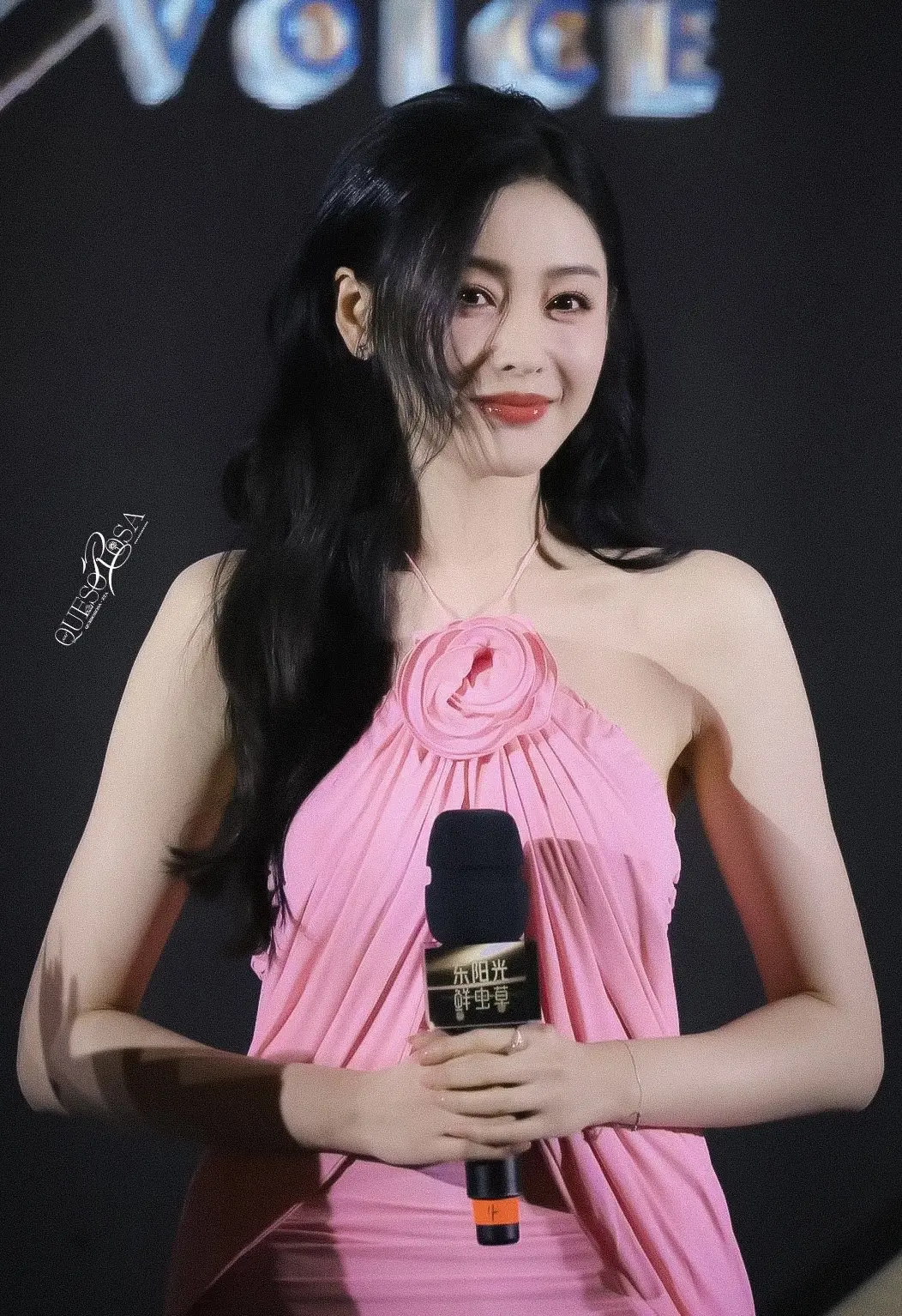 张天爱。