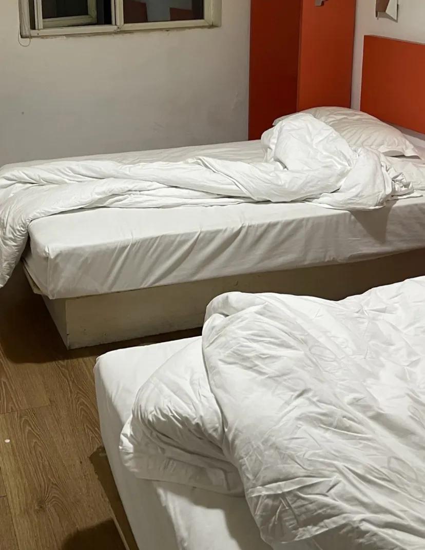 不要住200以下的酒店!!!
两天一夜旅行，想着出来玩大部分时间都在外面，酒店随