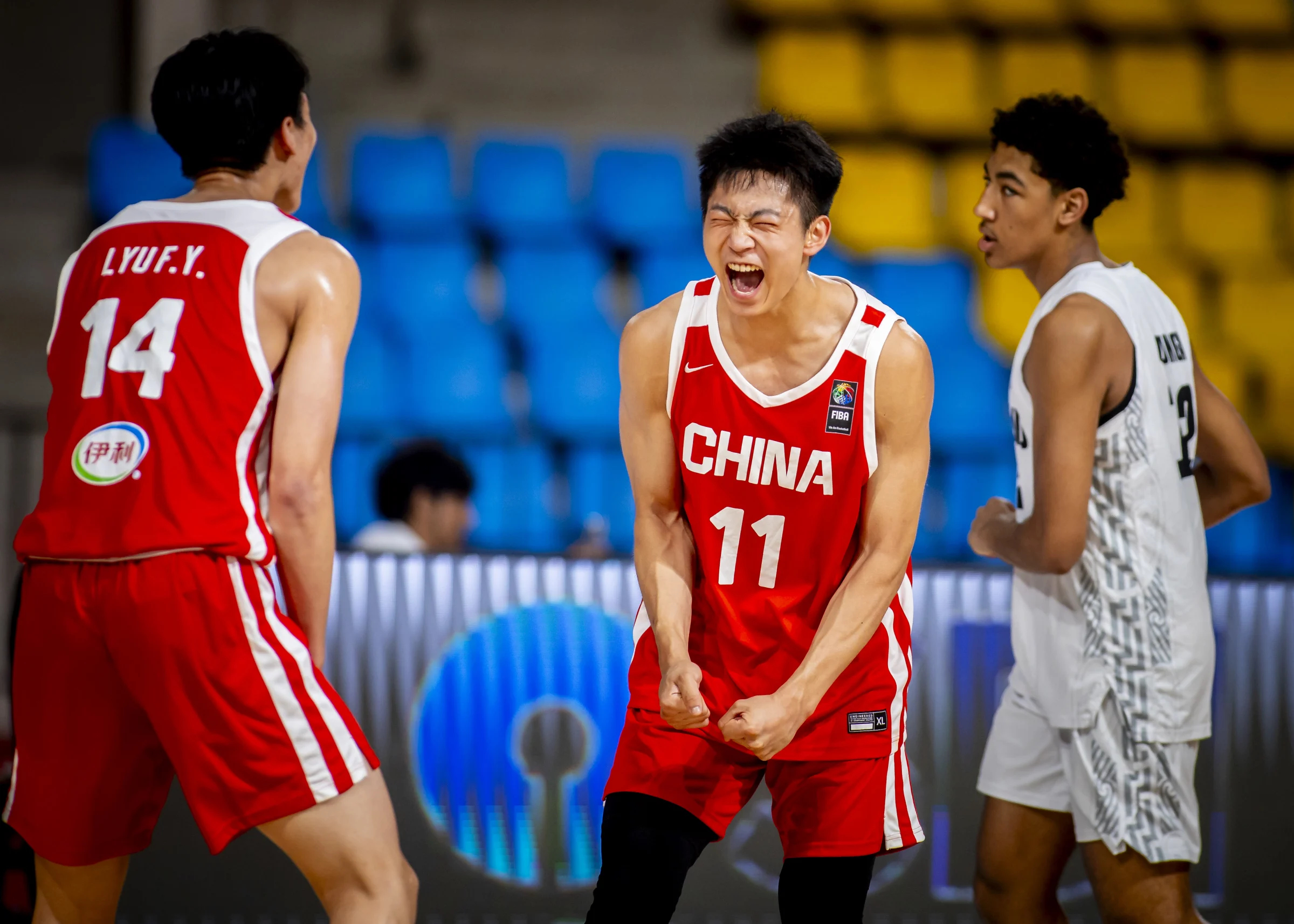中国男篮U18男篮 恭喜中国U18男篮79-66击败新西兰男篮，时隔12年再次杀
