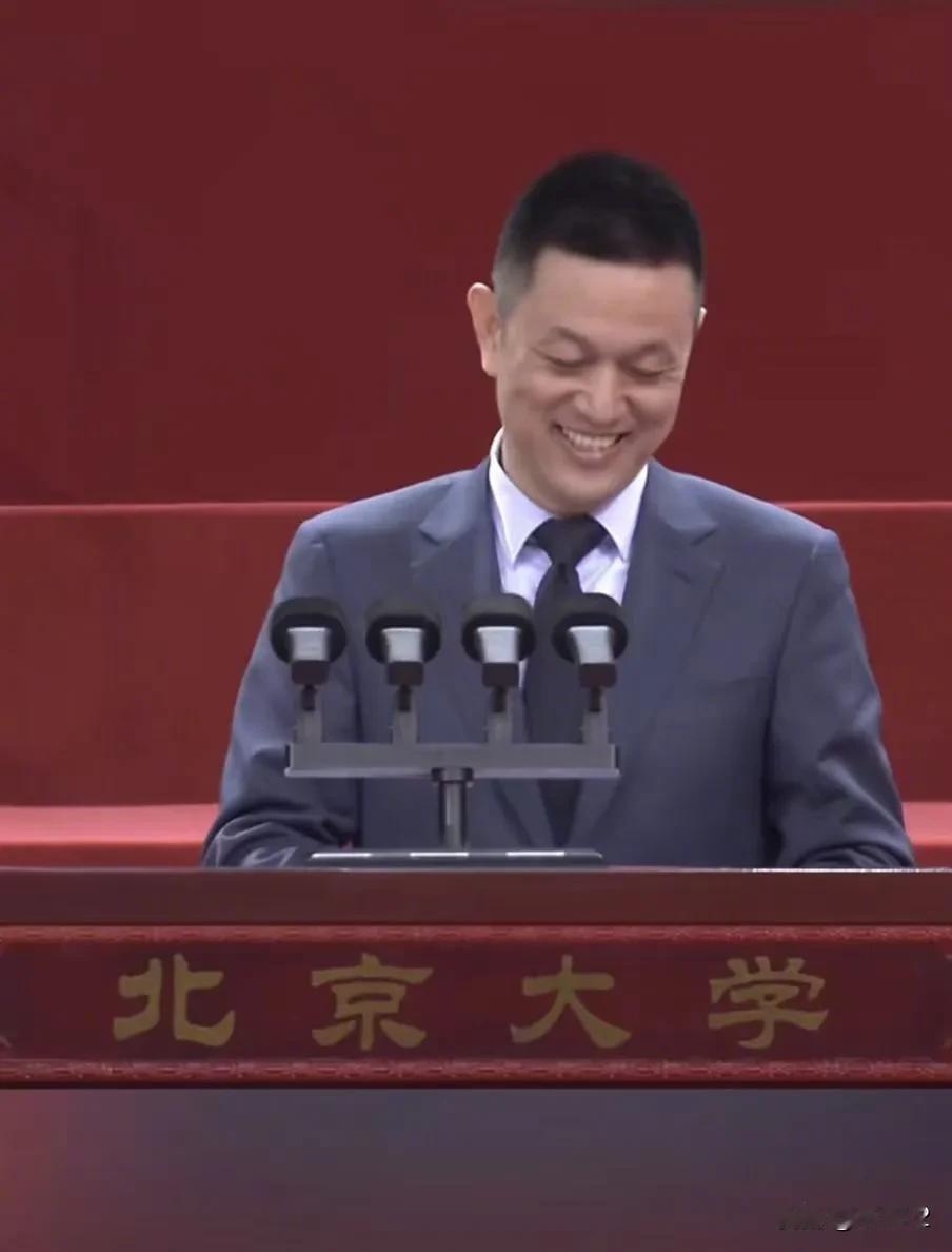 蔚来李斌称早期创业曾睡过会议桌

7月2日，李斌作为校友代表在北京大学2026届