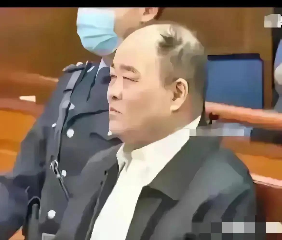 # 贪污近十亿！中信银行行长孙德顺法庭上的冷漠表情引发热议

在日前的庭审中，中