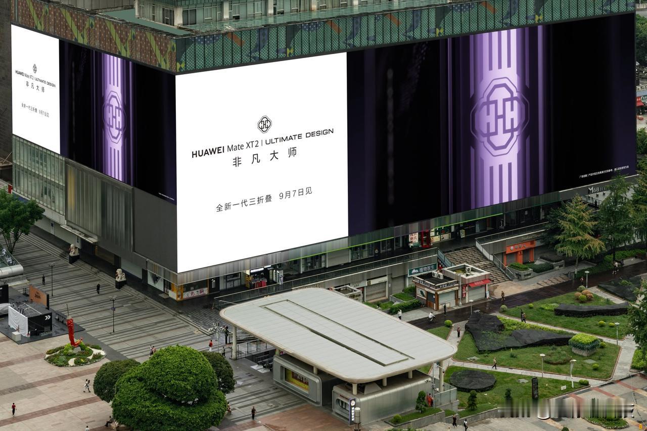 现在做高端旗舰，光把参数拉满已经远远不够，质感和格调才是拉开差距的关键。线下首曝