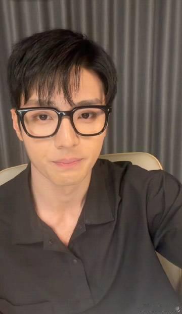 陈靖可直播好像在跟我打视频 每次看到陈靖可的直播，我都会期待他什么新鲜事儿，他总