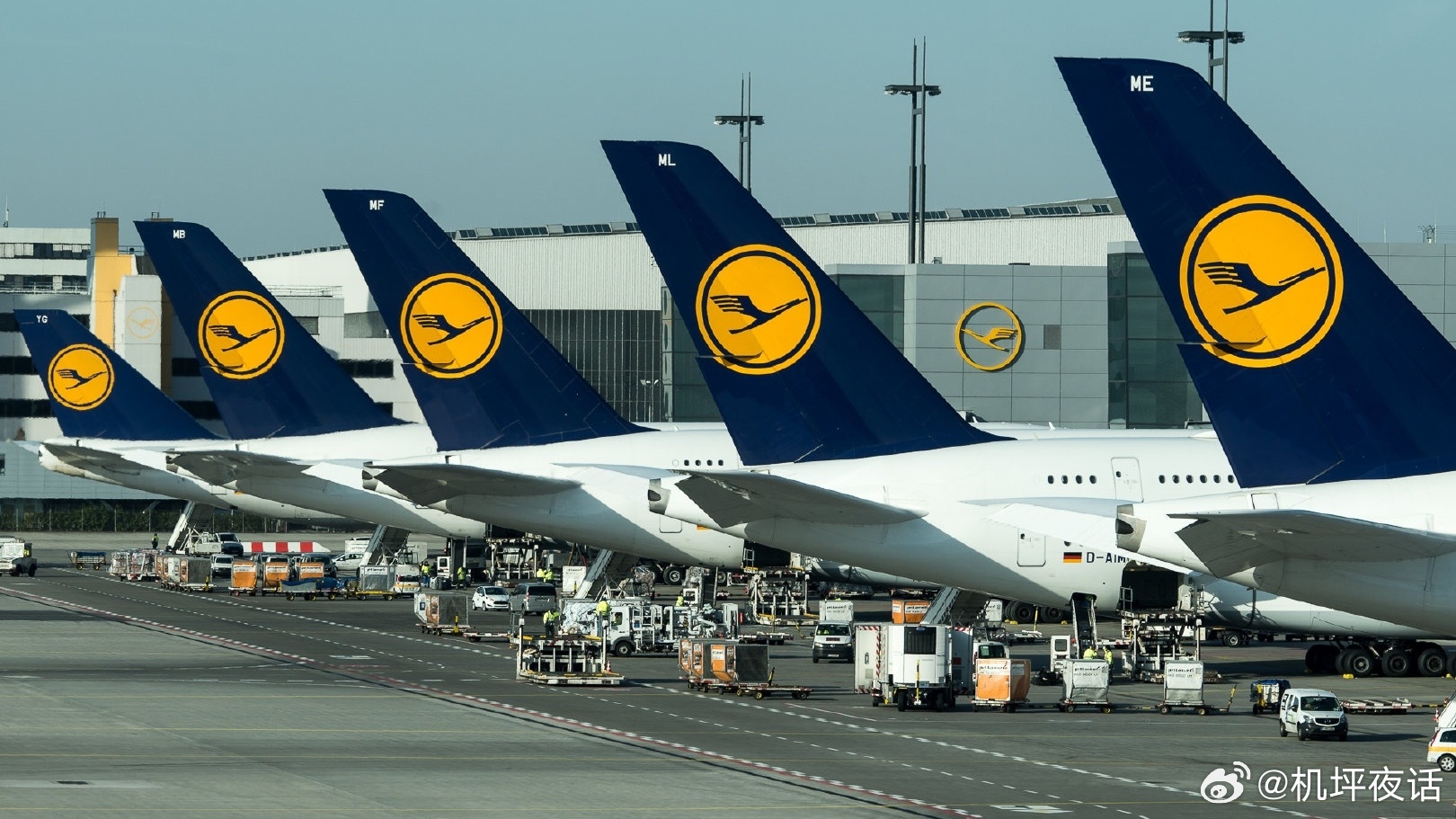 汉莎航空计划削减航班并准备危机应对方案德国汉莎航空首席执行官卡斯滕·施波尔在内部