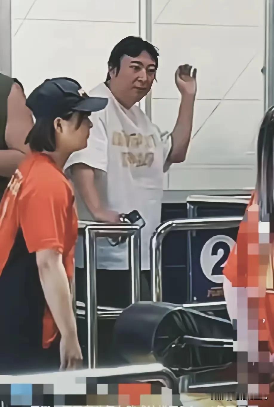 他透支严重不严重，和你没关系！
大家不要阴阳怪气，吃不到葡萄说葡萄酸了。
他不调