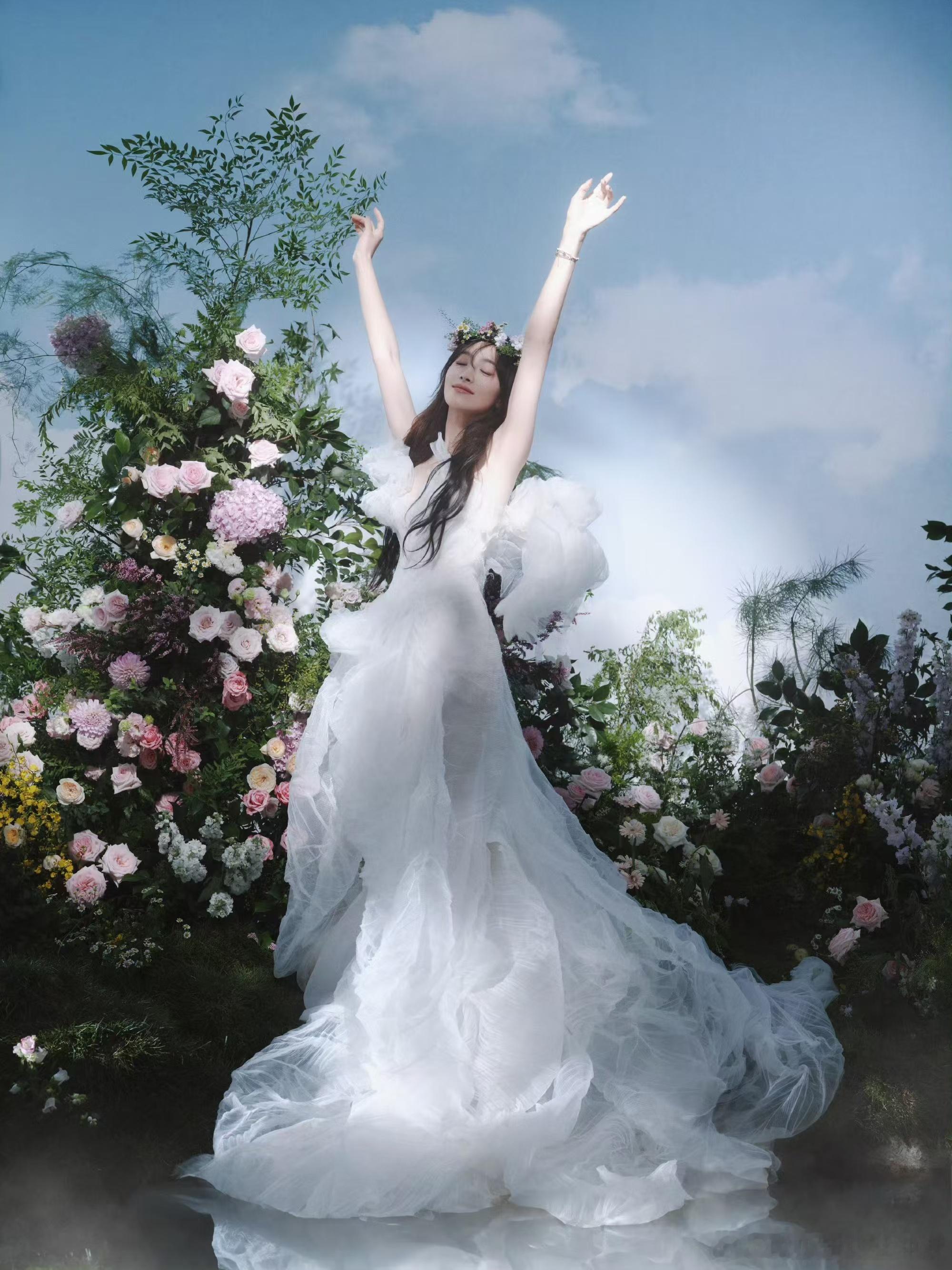 #宋茜贴钻妆##宋茜出道十五周年写真#宋茜出道十五周年写真，贴钻妆好美，好好看啊
