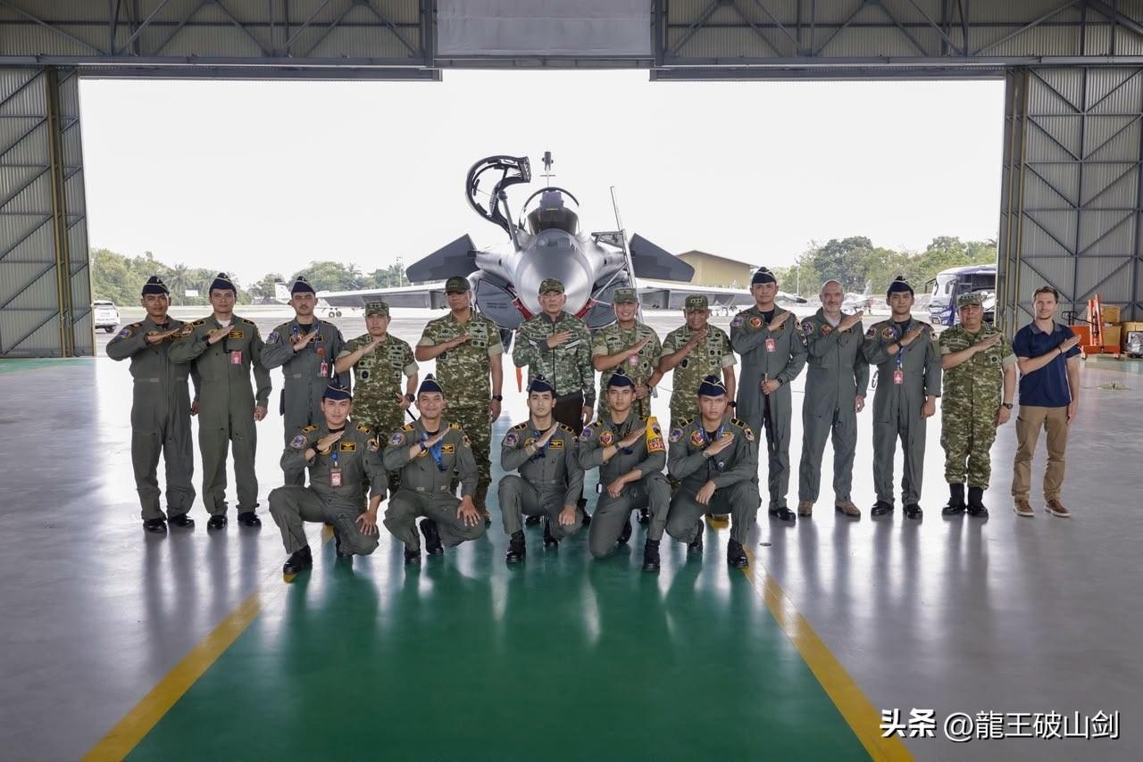 人傻钱多买“阵风”。印尼花大价钱买的“阵风”战斗机已到货并装备部队，国防部长沙姆