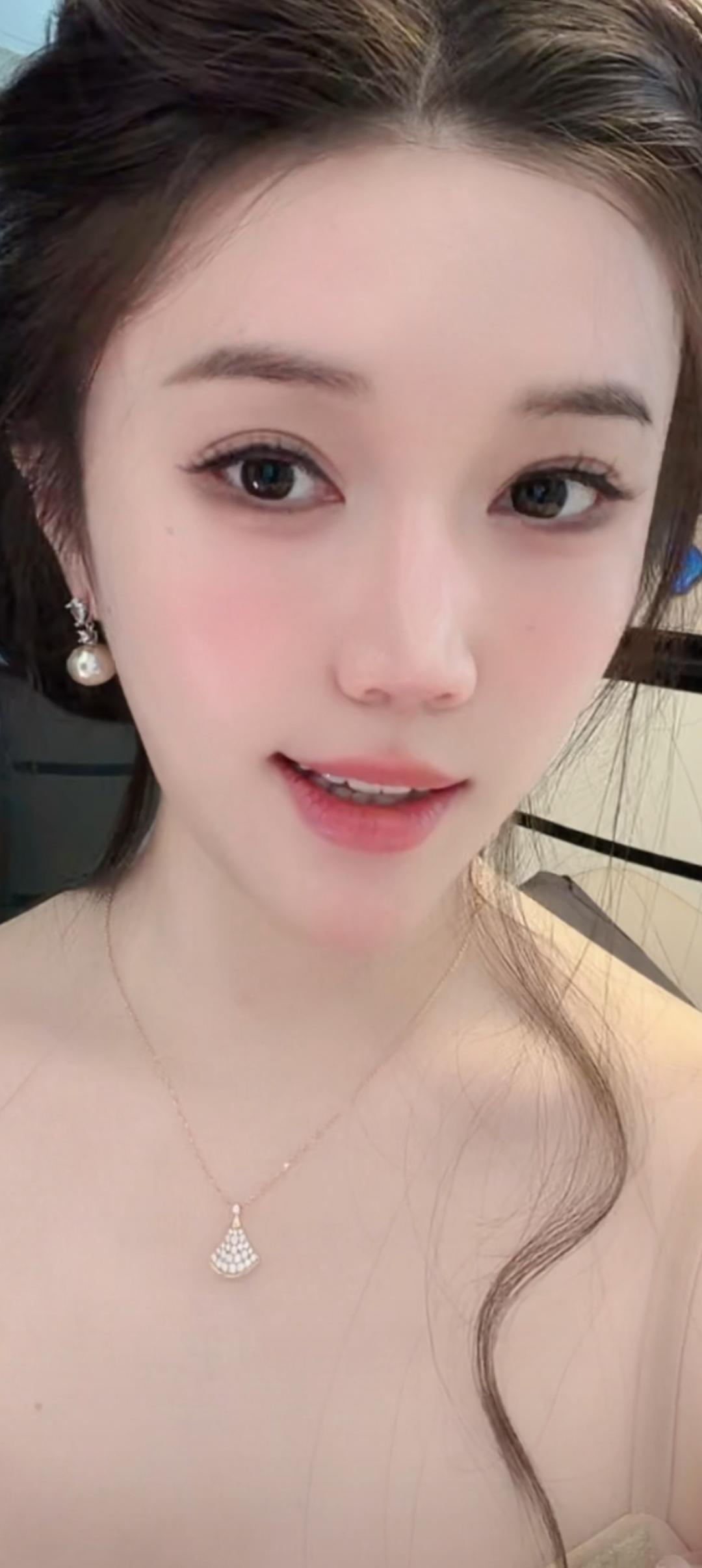 这位小姐姐好漂亮啊！