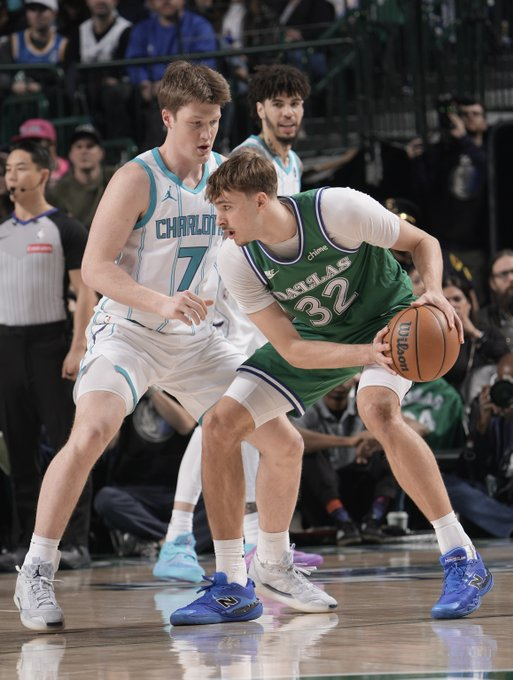 NBA 独行侠121-123不敌黄蜂，黄蜂球员克尼佩尔和独行侠球员弗拉格两个人今