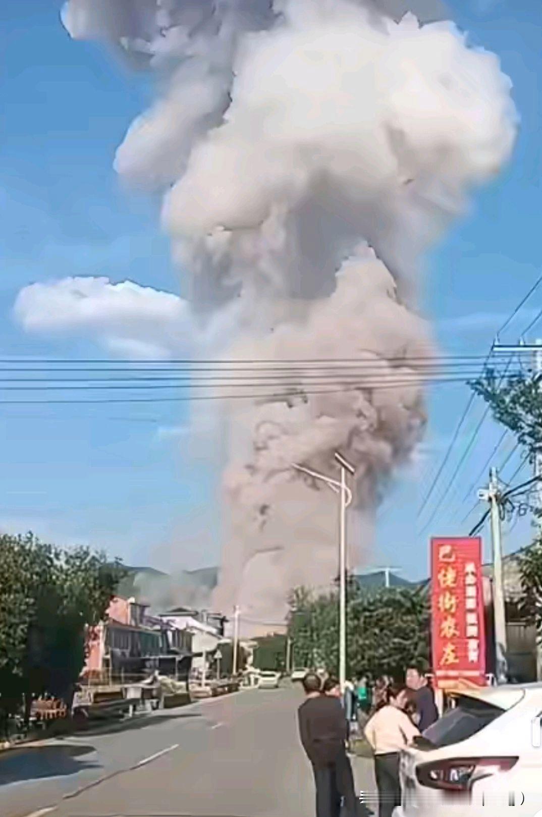 浏阳烟花爆炸给我们
什么反思？

5月4日下午4点43分

左右，湖南浏阳华盛公