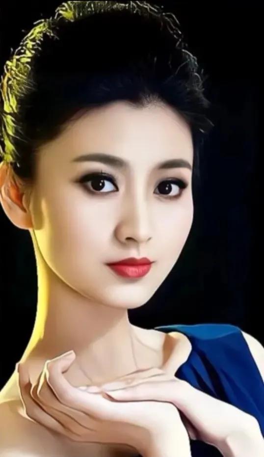  斓曦扮演的沈眉庄几乎无可挑剔，人长的精致，斓曦，原名张凡，1983年9月4日出