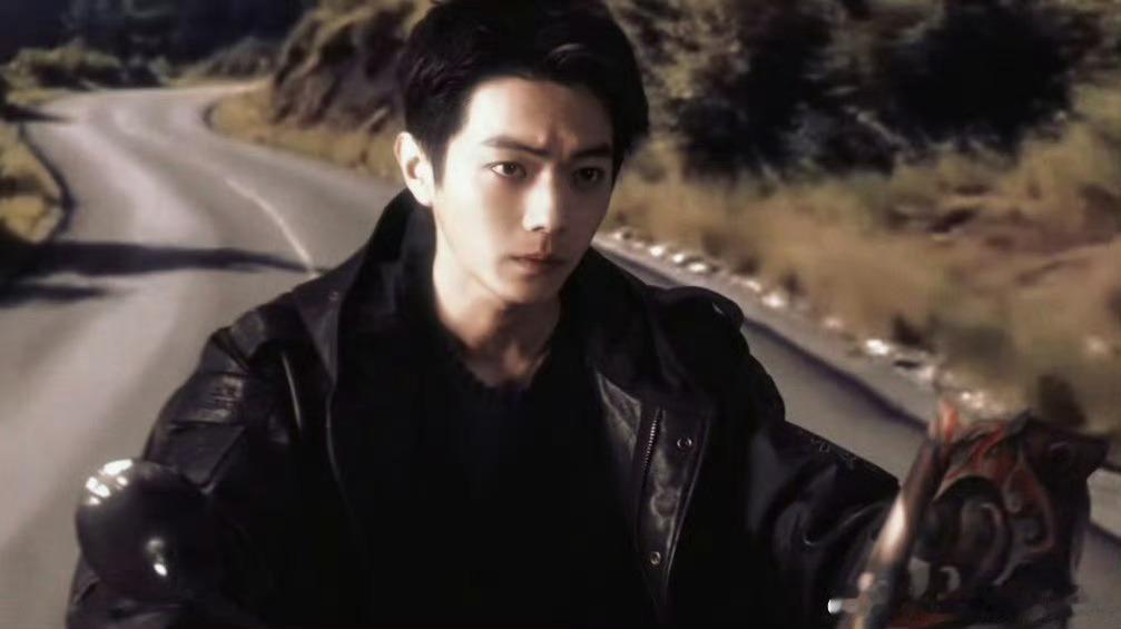 许凯演技许凯将隐忍难过诠释得淋漓尽致，安静落泪满是破碎感，情绪层层递进，轻易就能