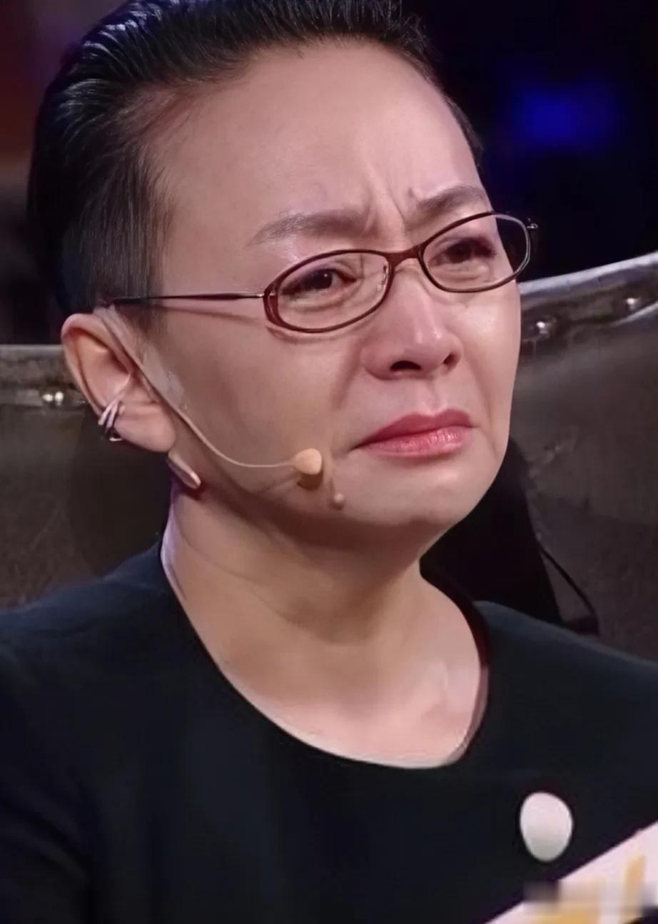 访谈节目中，杨澜小心翼翼的问宋丹丹:你有过婚外情吗？宋丹丹毫不在意的说:你问的太