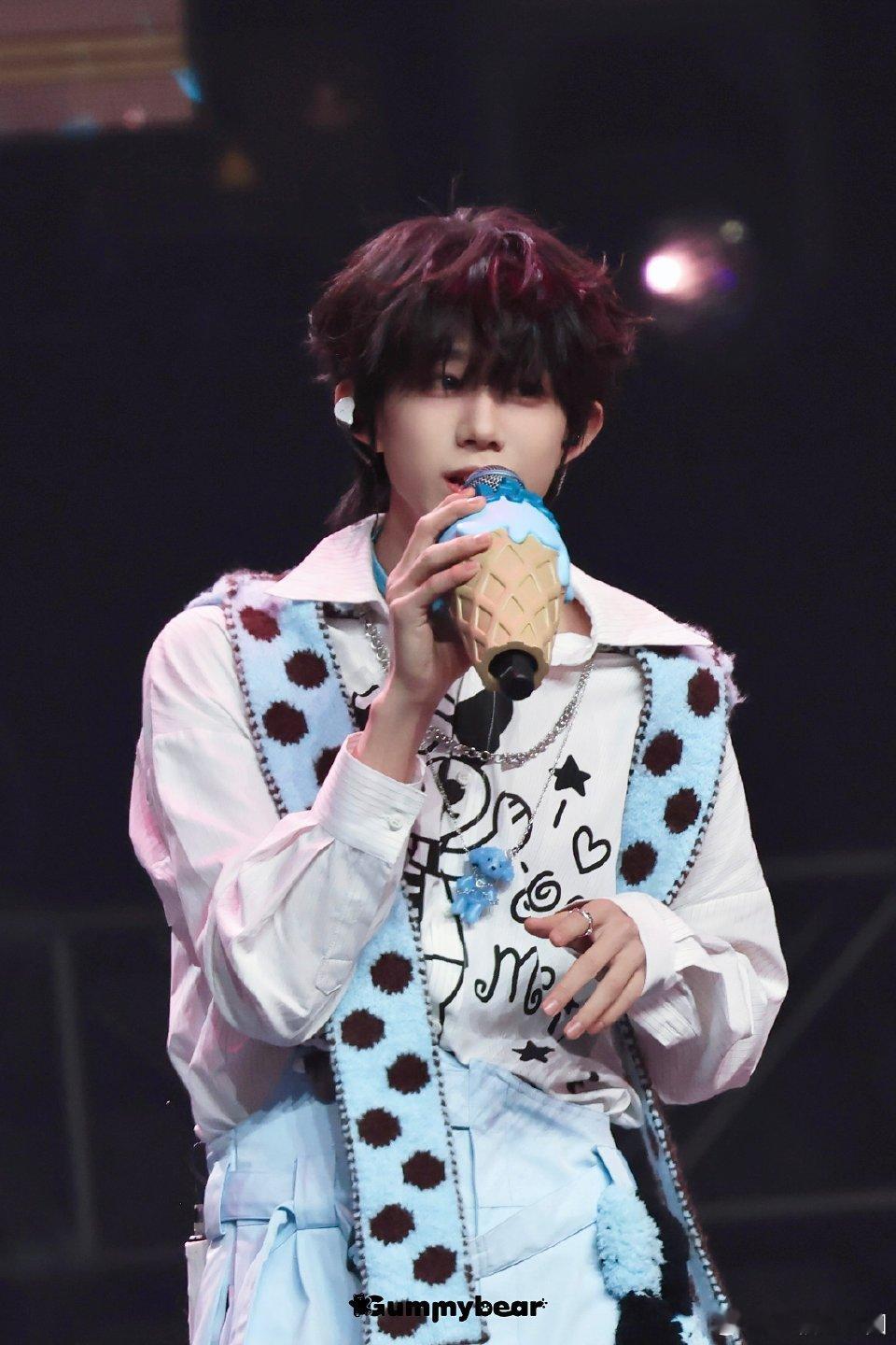 陈奕恒拍拍灰舞台陈奕恒 这套真是萌化了，看得人心软软