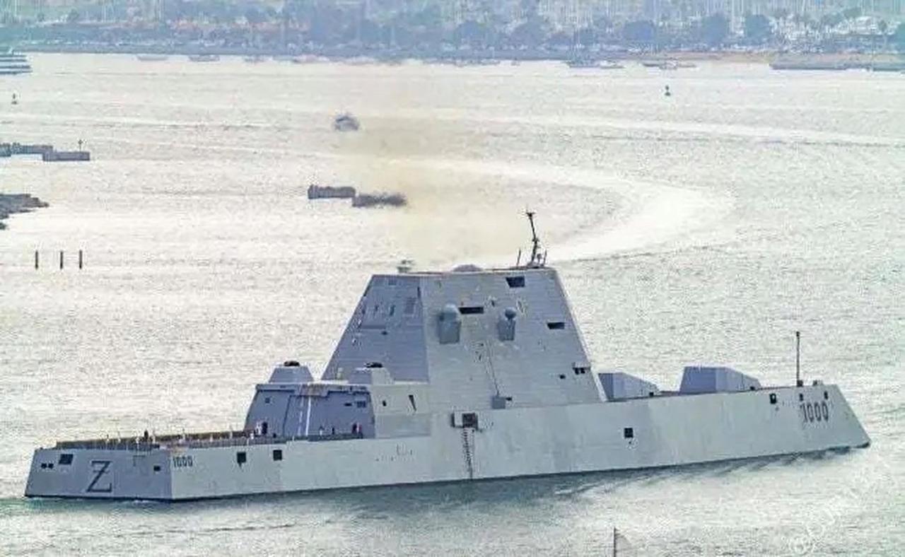 40天连烧3艘主力舰！美军朱姆沃尔特号驱逐舰再爆火灾，这艘斥资近50亿美元的科幻