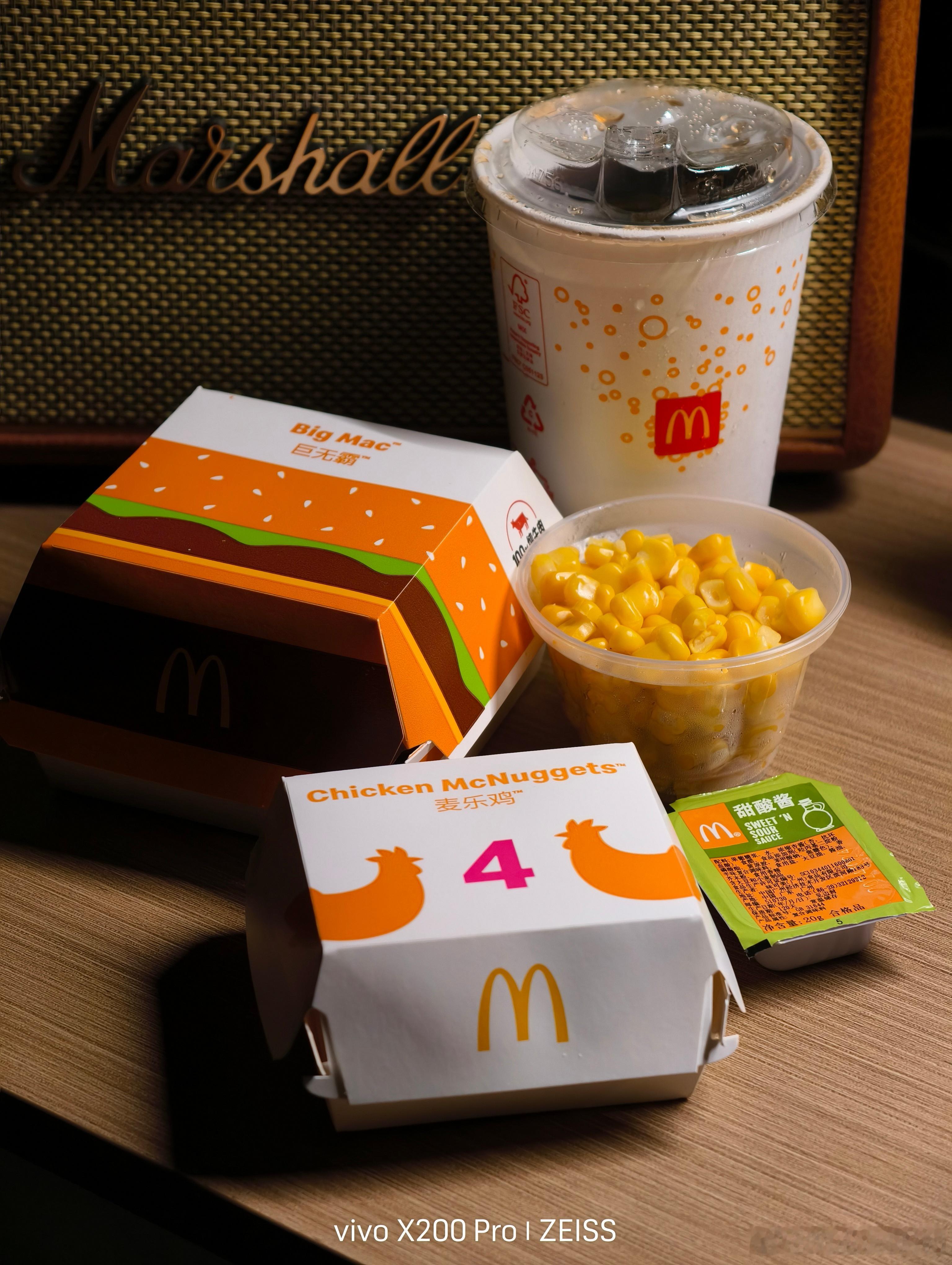 又拖着疲惫的身躯回到了深圳的小黑屋把本周的麦当劳安排上缓解下疲劳[淡淡的]巨无霸