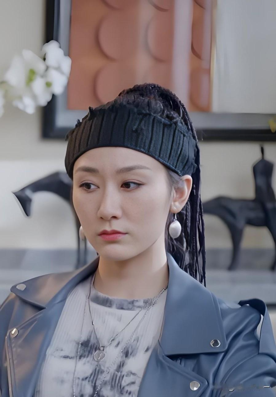 《不期而遇的生活》张曼娅这人，绝了。

倒不是说她姐姐是女主李匆匆，

也不是说