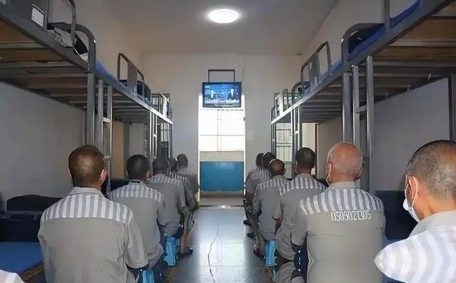 终身监禁的终点，并非死亡，而是衰老。当服刑人员年迈到步履蹒跚、难以进食、卧床不起