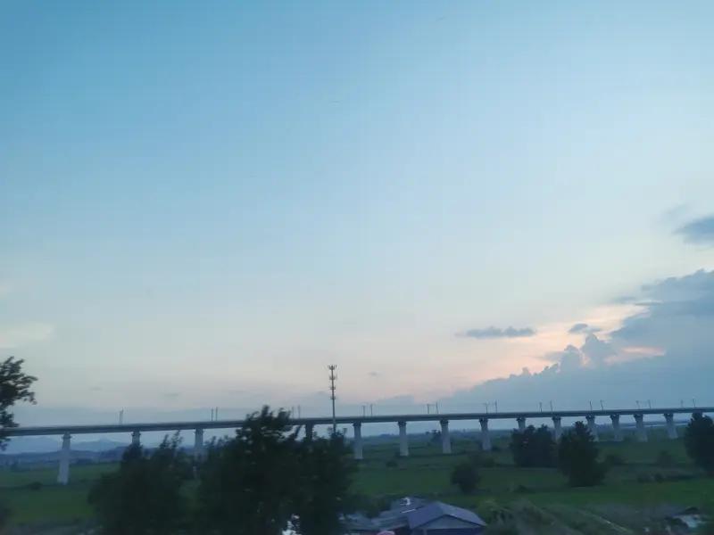 23岁的肖先生网上组队违规穿越扎尕那景区，失联后幸运生还，他感慨“大山放过了我”