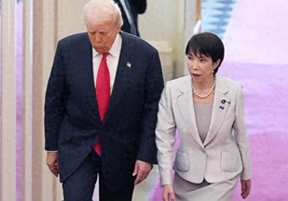 东京迎宾馆的会议室门口，两国代表团的人急得直看表，原定9点45分开始的美日首脑会