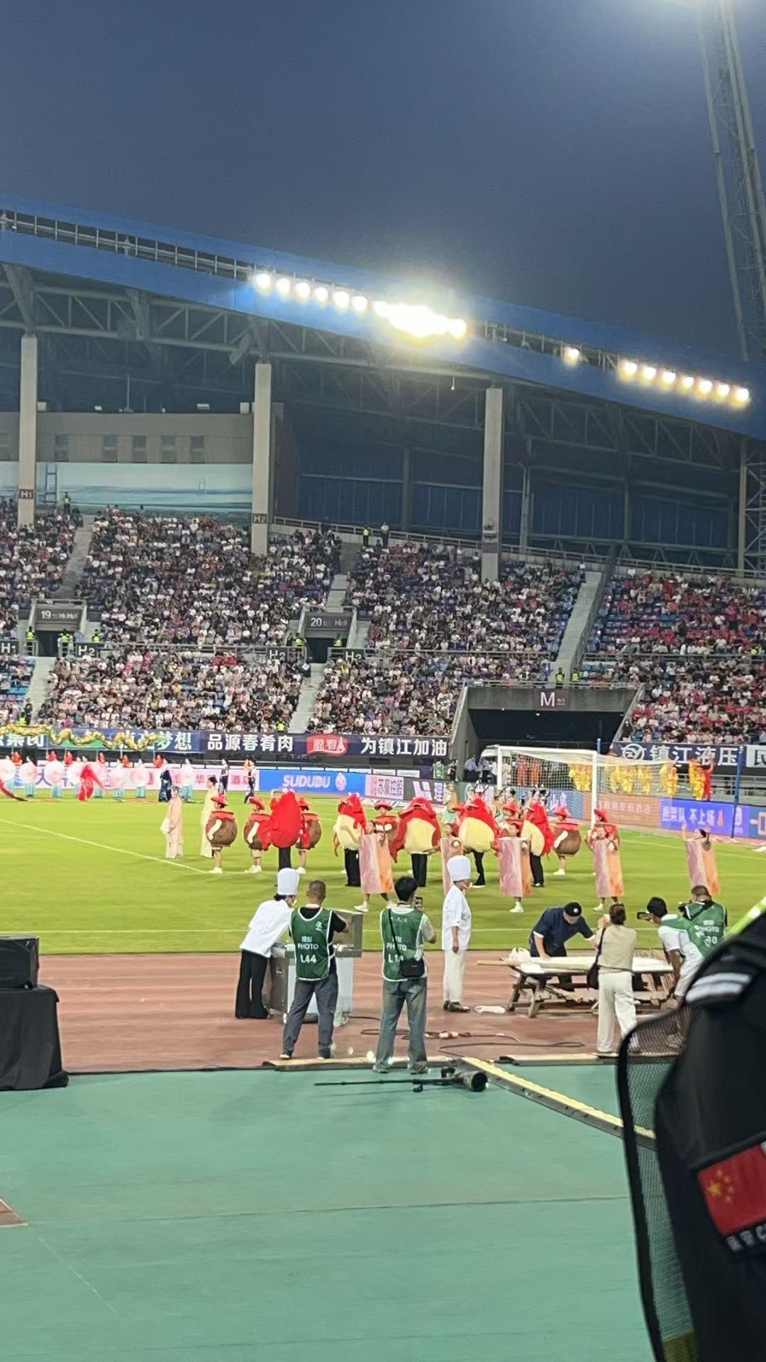 写在镇江对苏州开赛之前
搜网，镇江队新任主教刘丹。
及首秀。
图片 首战（vs 