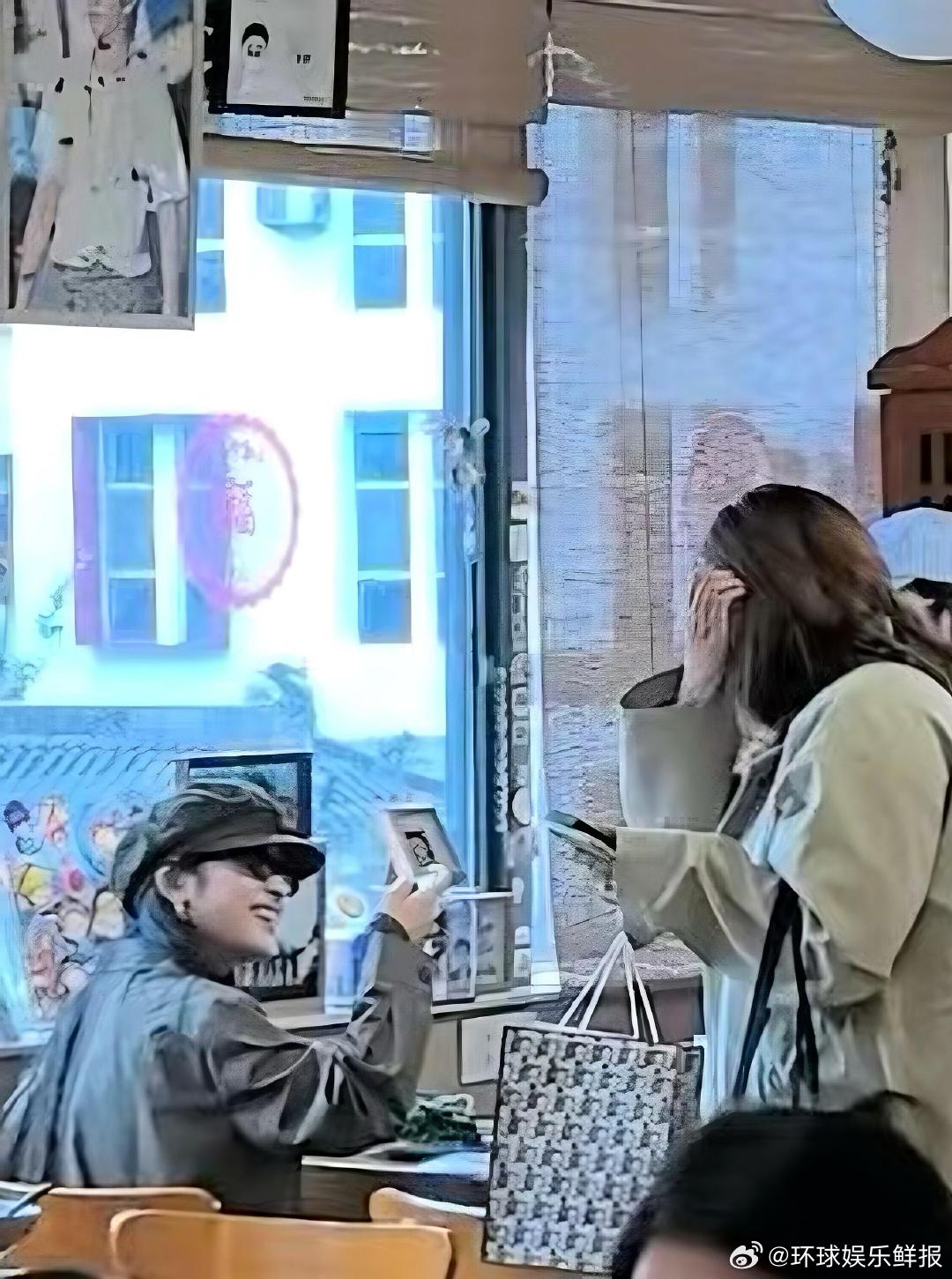 赵一博[超话]沈月打卡赵一博妈妈的店偶遇沈月打卡赵一博妈妈的店 偶遇沈月打卡赵一