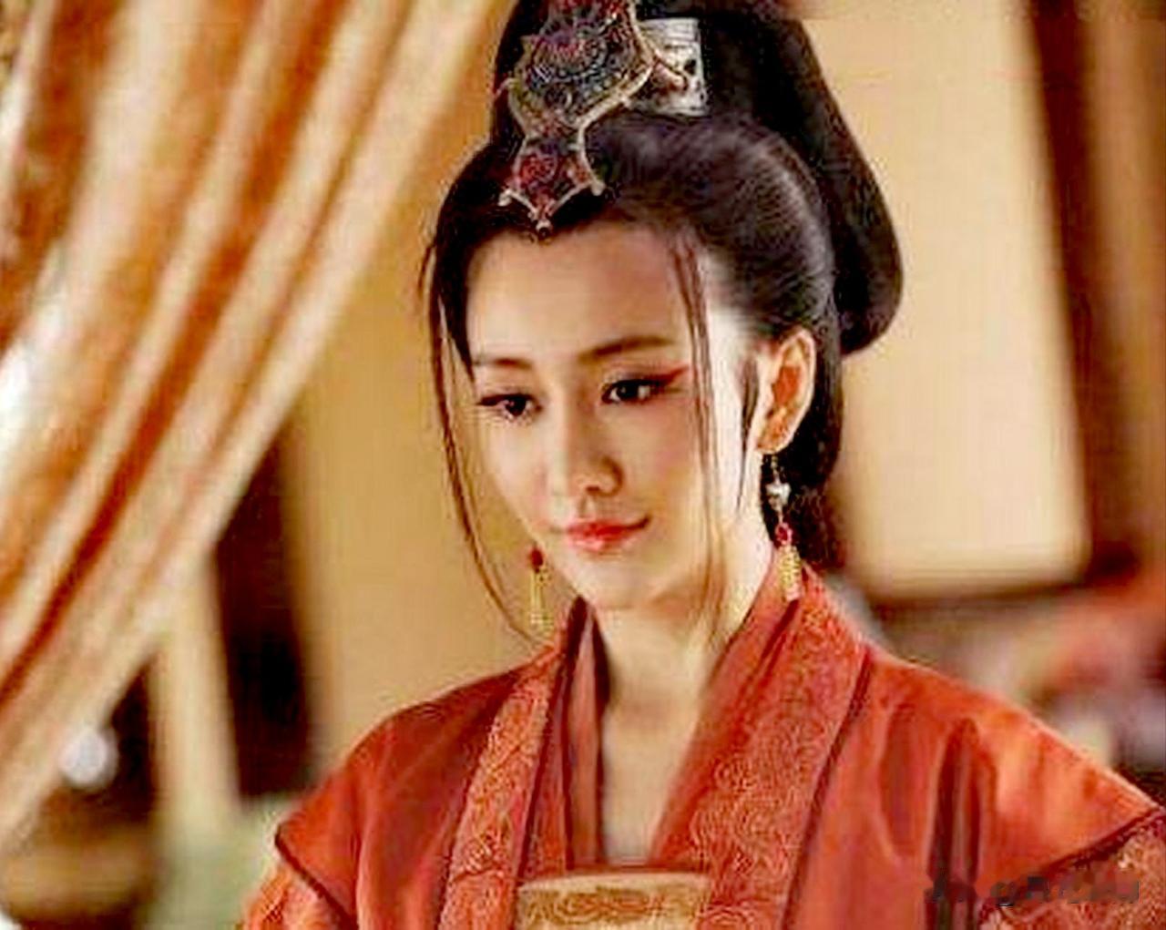 公元290年，司马炎的身体垮掉了，很快就一病不起。留在司马炎身边侍奉的人就是皇后
